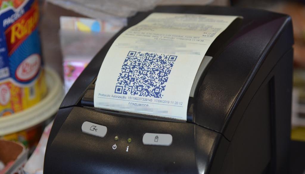 Identificação do consumidor deve constar em notas fiscais acima de R$ 1.000
