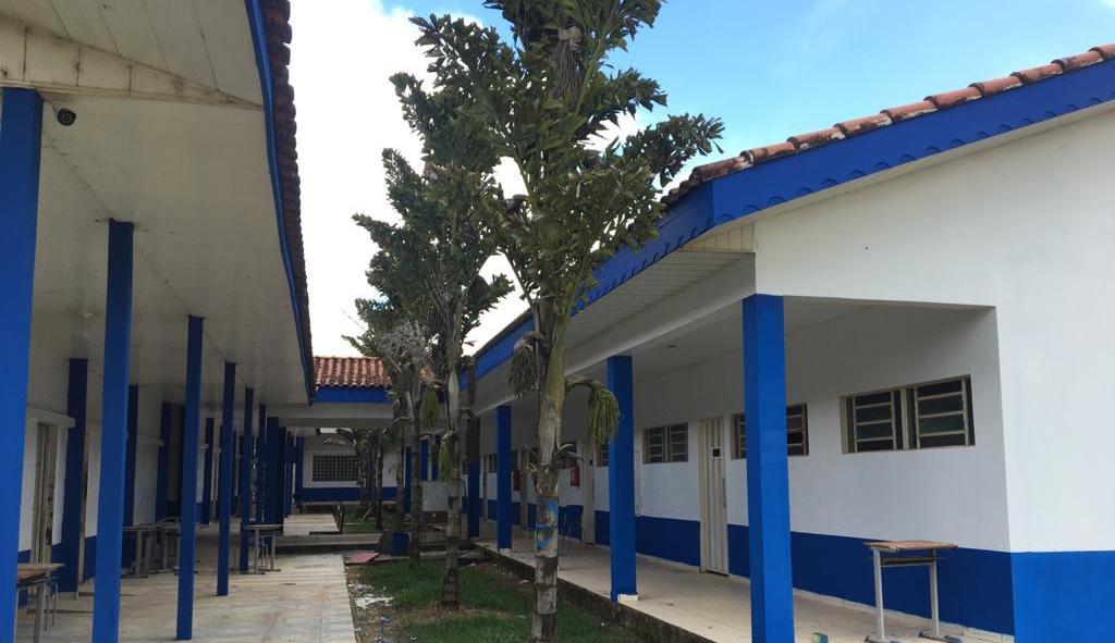 Reeducandos de Colniza pintam escola e participam de curso de derivados do leite