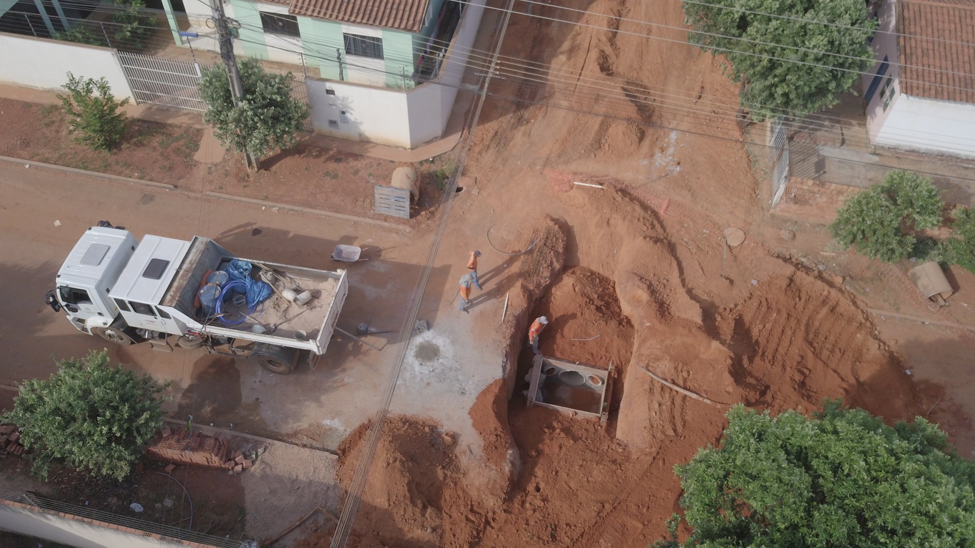 Obras de recuperação, drenagem e pavimentação da “Rua Três”, seguem em ritmo acelerado