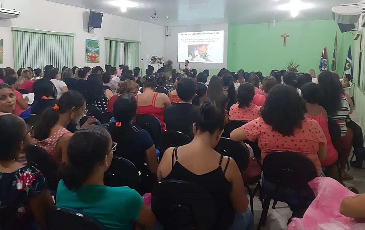 Estagiários de pedagogia recebem formação sobre educação infantil