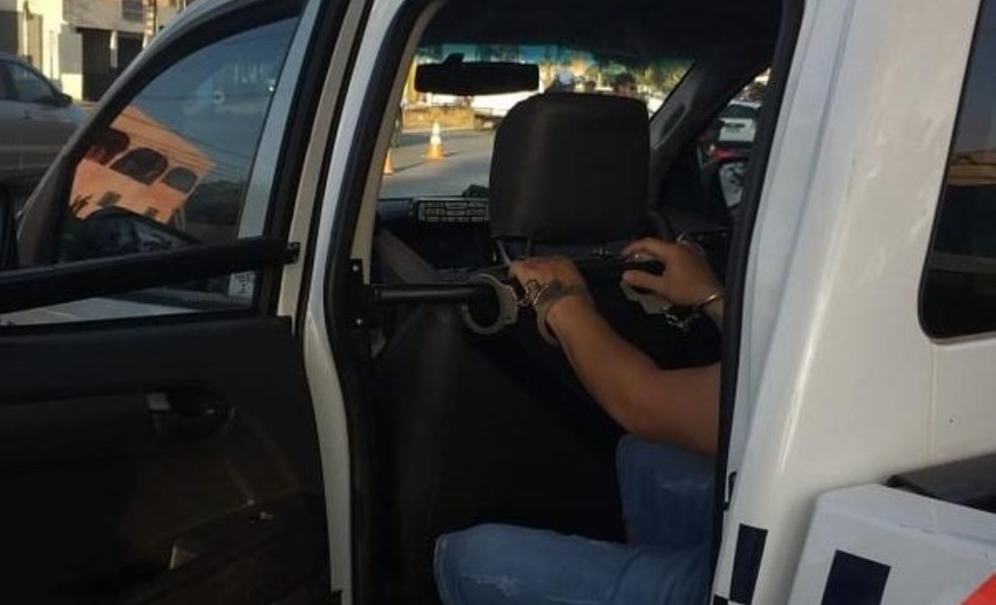 Homem que matou a mulher a facadas por denunciá-lo por agressão e estupro é preso