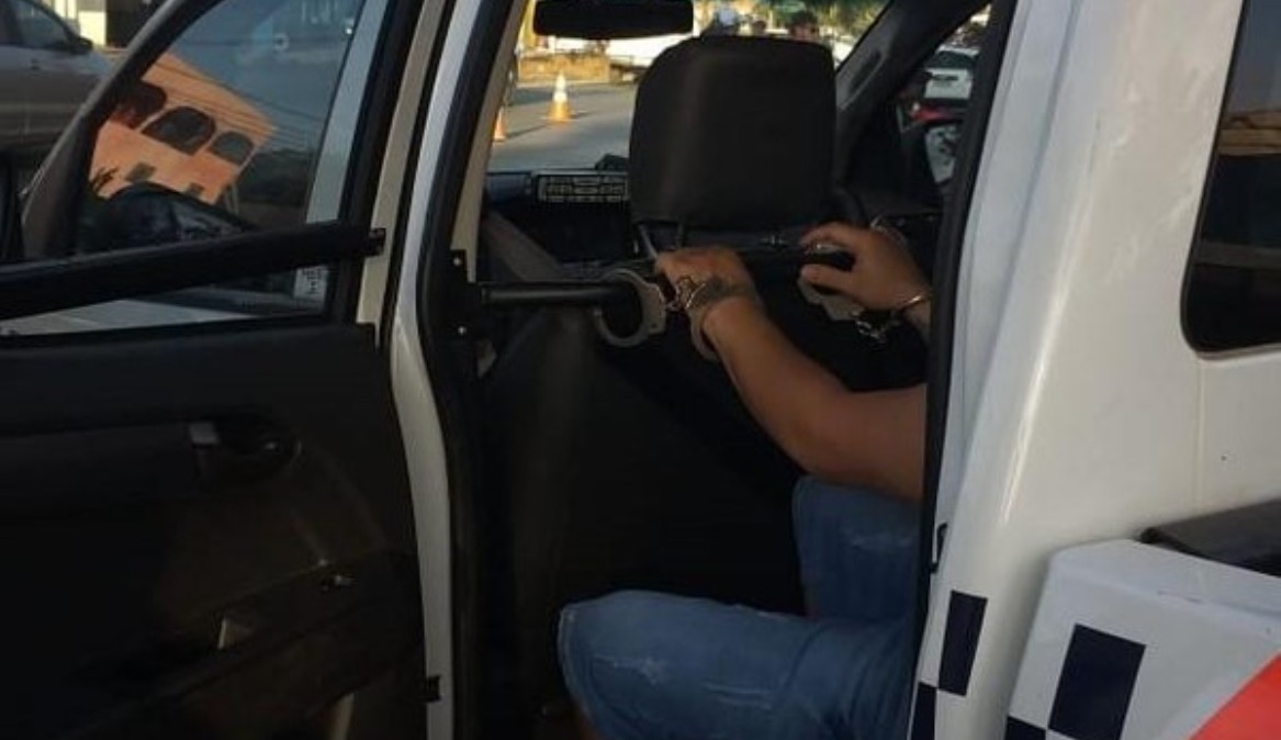 Operadora de caixa e marido são presos por furto em supermercado de Cuiabá