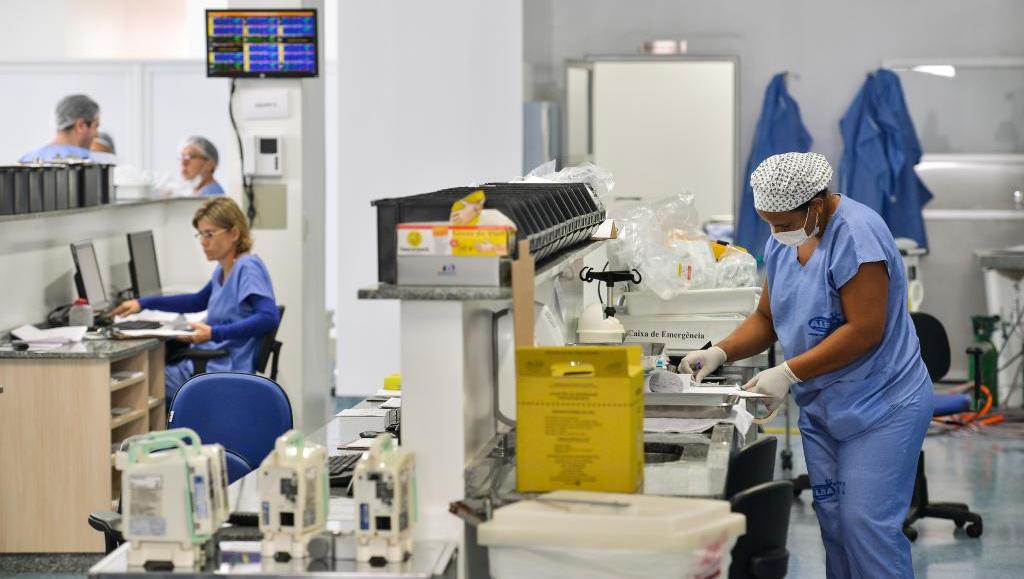 Hospitais regionais e repartições essenciais receberão 200 mil litros de álcool clínico