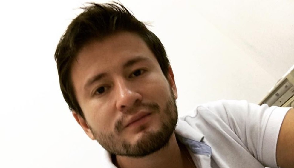 Médico morre em MT ao capotar caminhonete quando voltava de rio com os amigos