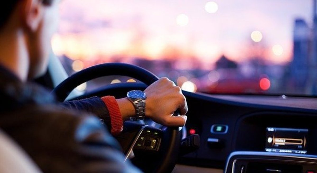 Uber ou carro próprio, o que vale mais a pena? Especialistas calculam