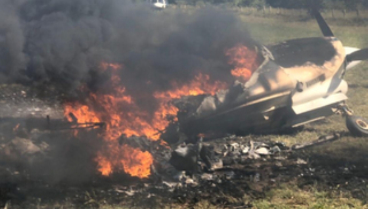Piloto do tráfico faz pouso forçado e coloca fogo em avião recheado de cocaína