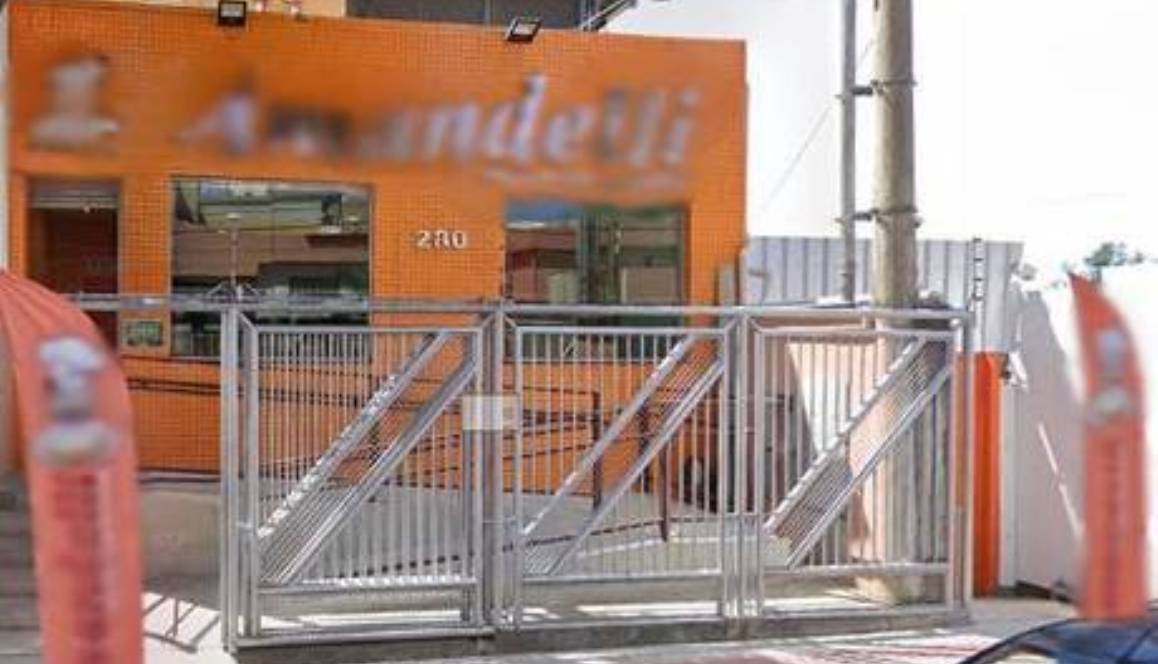 Homem morre após cair em moedor de carne em loja de salgados