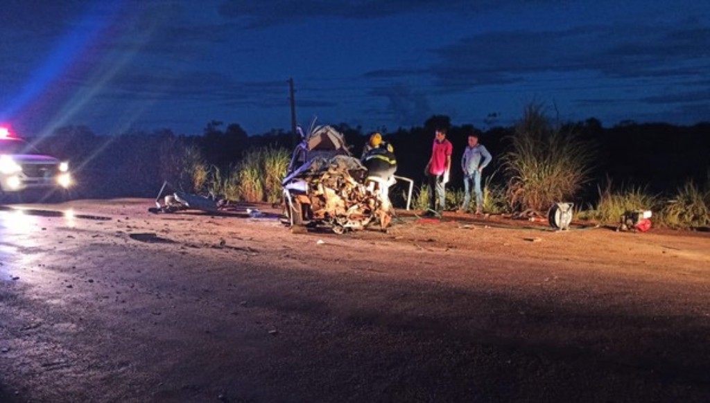 Carros batem após aquaplanagem durante chuva e 2 homens morrem em rodovia de MT