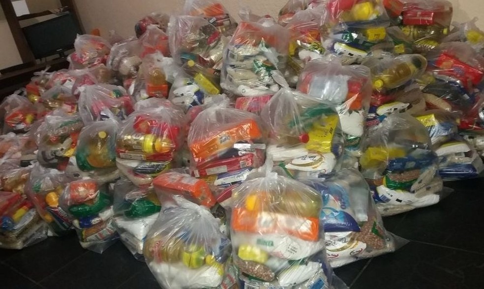 Barra do Garças | Alunos de baixa renda recebem cestas de alimentos para suprir a merenda escolar durante suspensão das aulas
