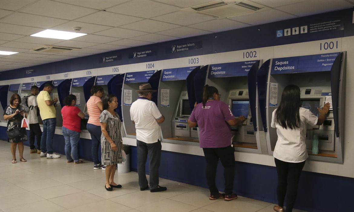 Governo suspende por 120 dias cortes de pagamento de benefícios como Bolsa Família