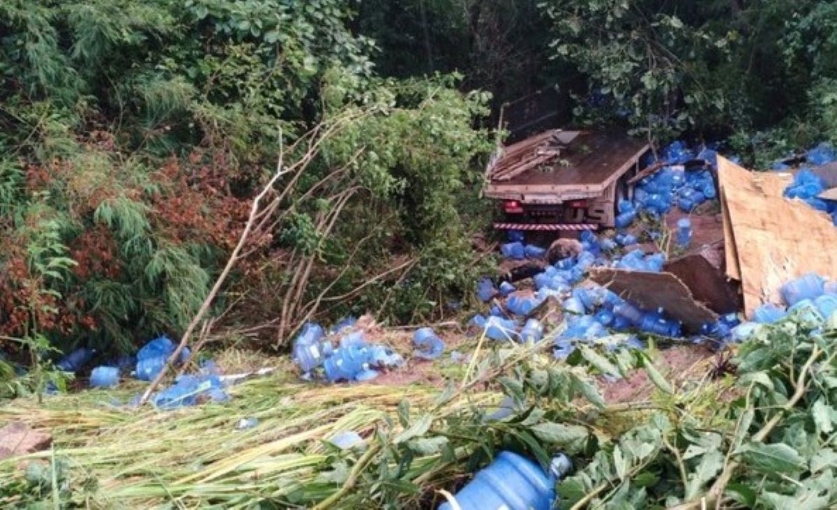 Mato Grosso | Motorista de caminhão perde controle da direção, pula do veículo e morre