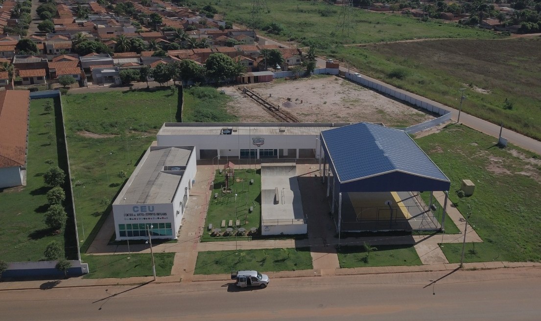 Rondonópolis | Prefeitura está construindo um Campo de Futebol Society na Praça Céu
