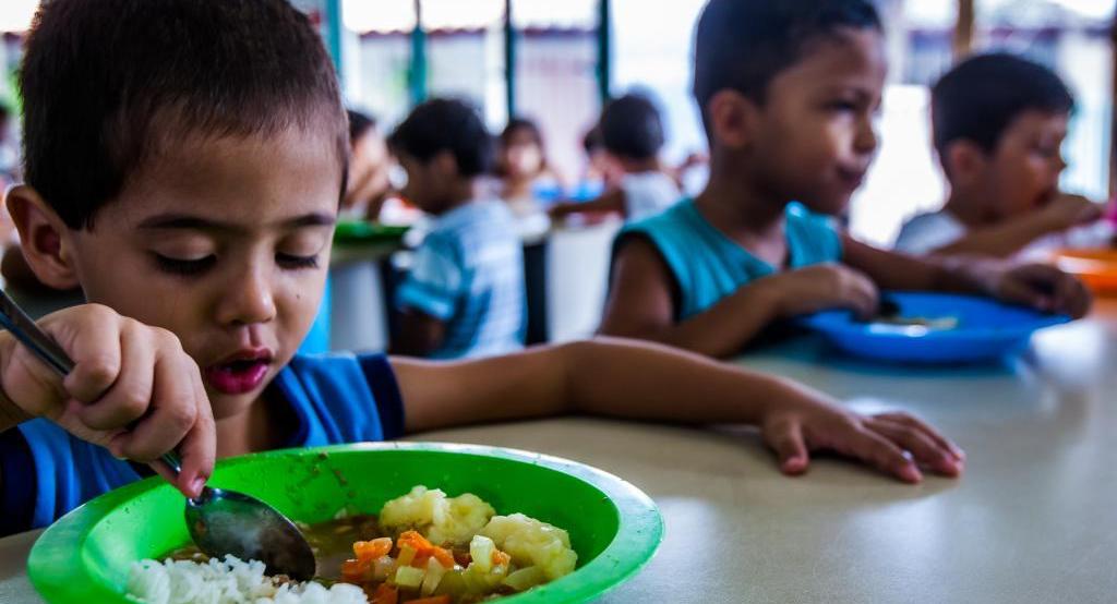 Estado aguarda sanção de projeto para distribuição de merenda escolar em Mato Grosso