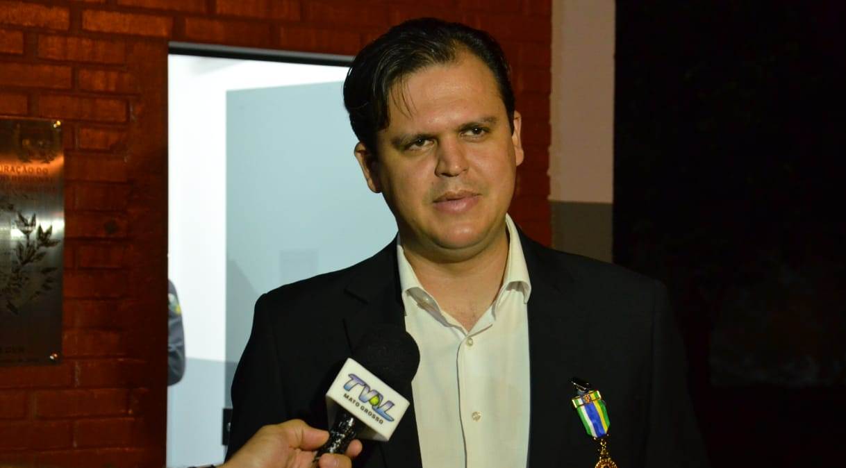 Deputado Thiago defende a efetivação do contrato de profissionais da educação