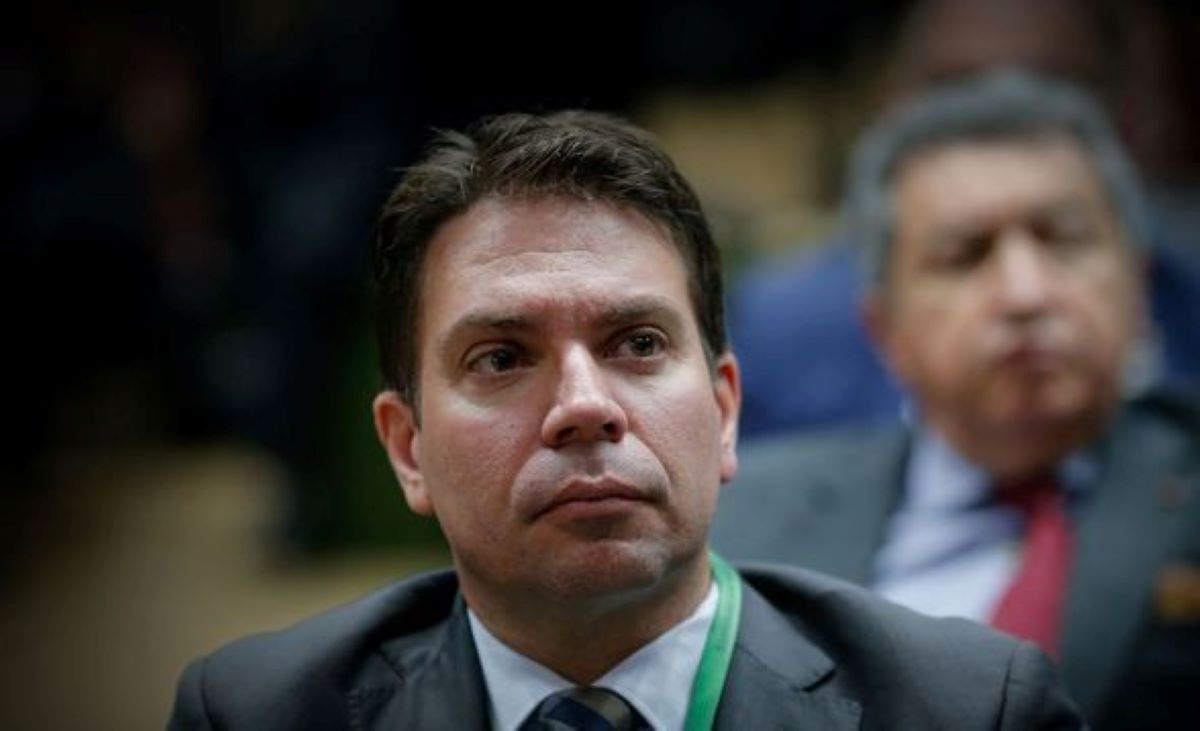 Bolsonaro revoga nomeação à PF e Alexandre Ramagem fica na Abin