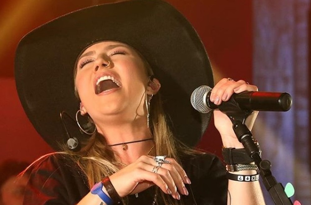 Live de Bruna Viola nesta quarta-feira tem ‘modão’ e sertanejo romântico