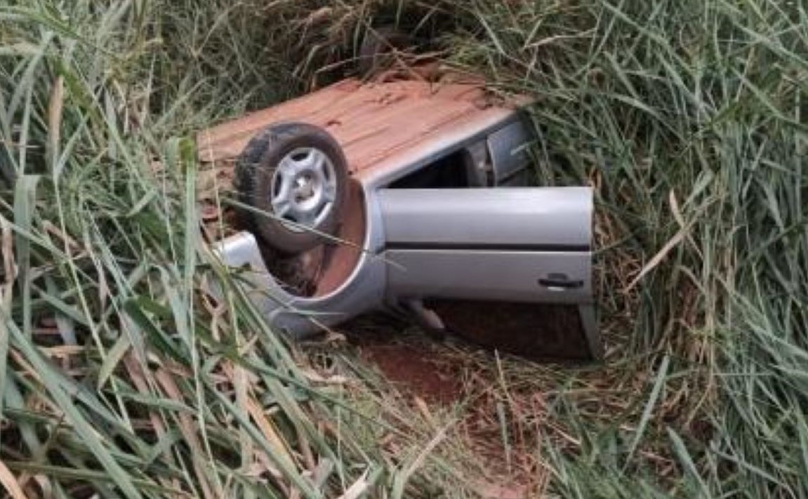 Durante ocorrência de capotamento, PM encontra motorista alcoolizado em Araputanga