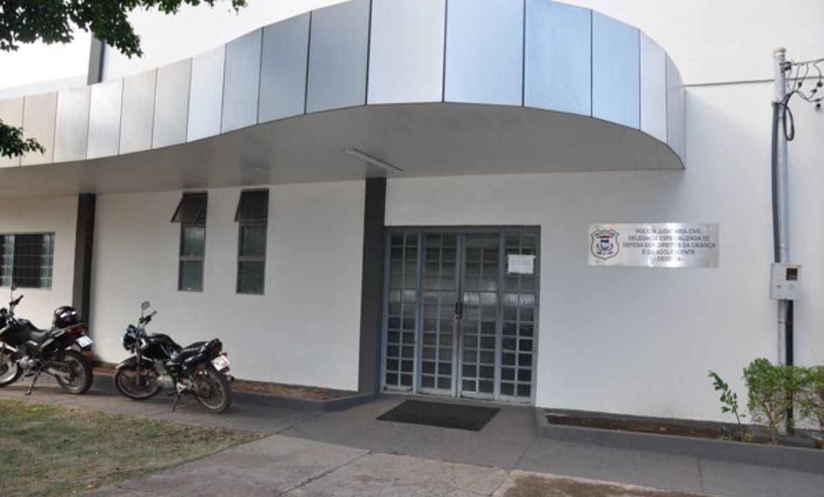 Cuiabá | Mãe é suspeita de aquecer faca e queimar mão do filho de 8 anos