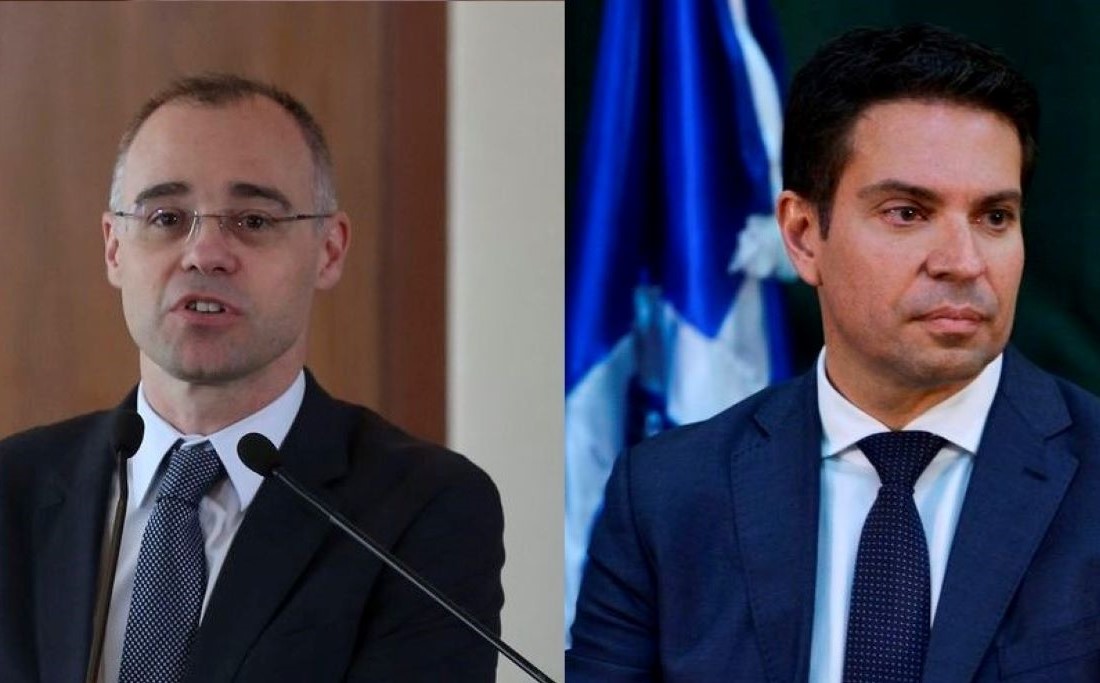 Bolsonaro nomeia André Mendonça para a Justiça e Ramagem para a PF