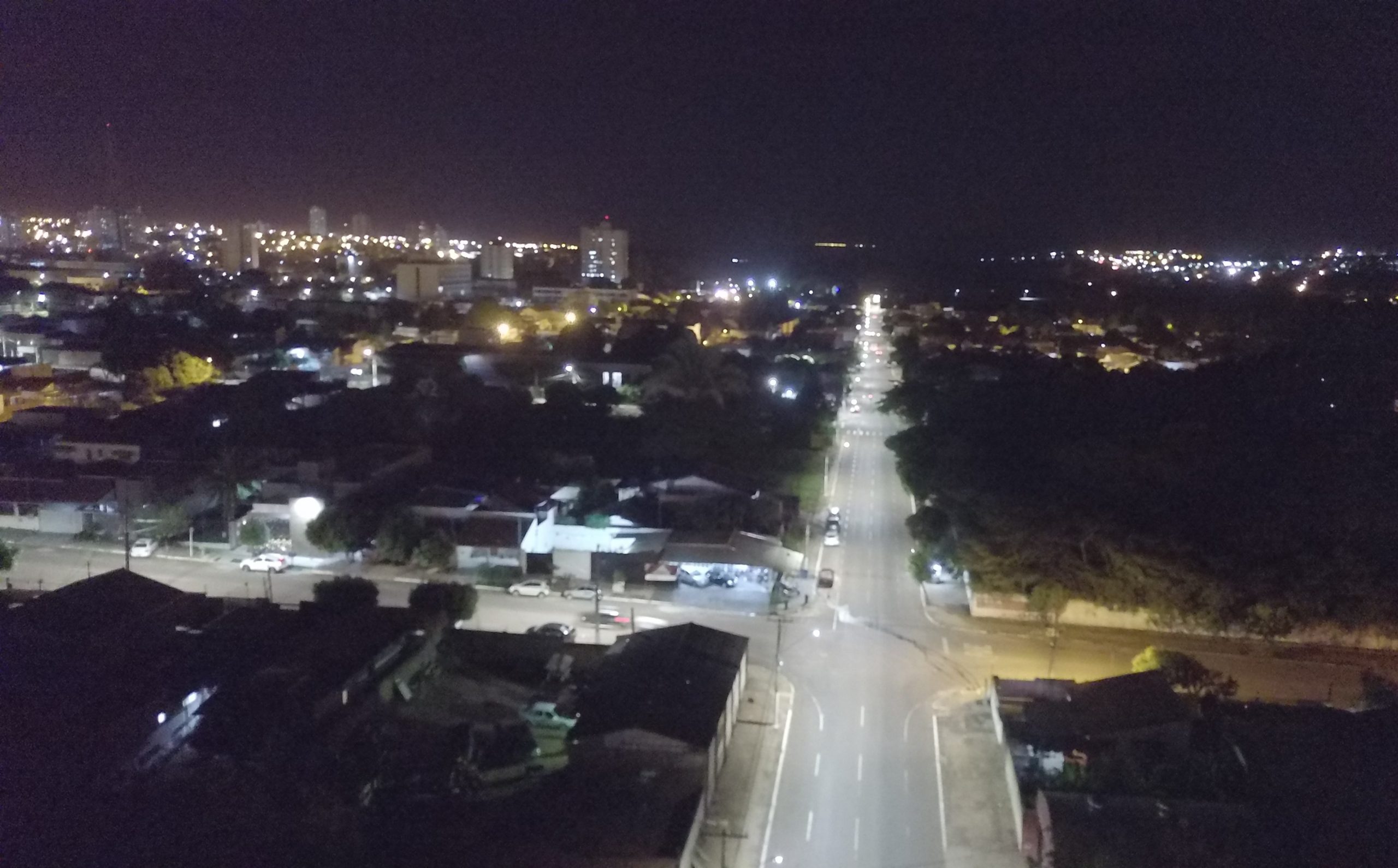 Substituição de lâmpadas promove segurança e economia em diversos pontos da cidade