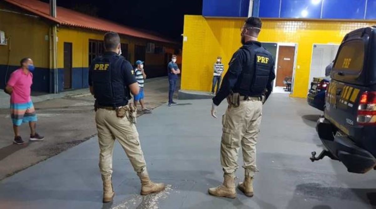 Passageiro que estava em ônibus abordado em MT tem diagnóstico de Covid-19 confirmado