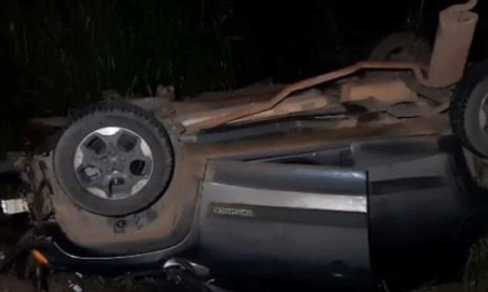 Sinop | Motorista morre após bater caminhonete em carreta e perder o controle do veículo que capotou