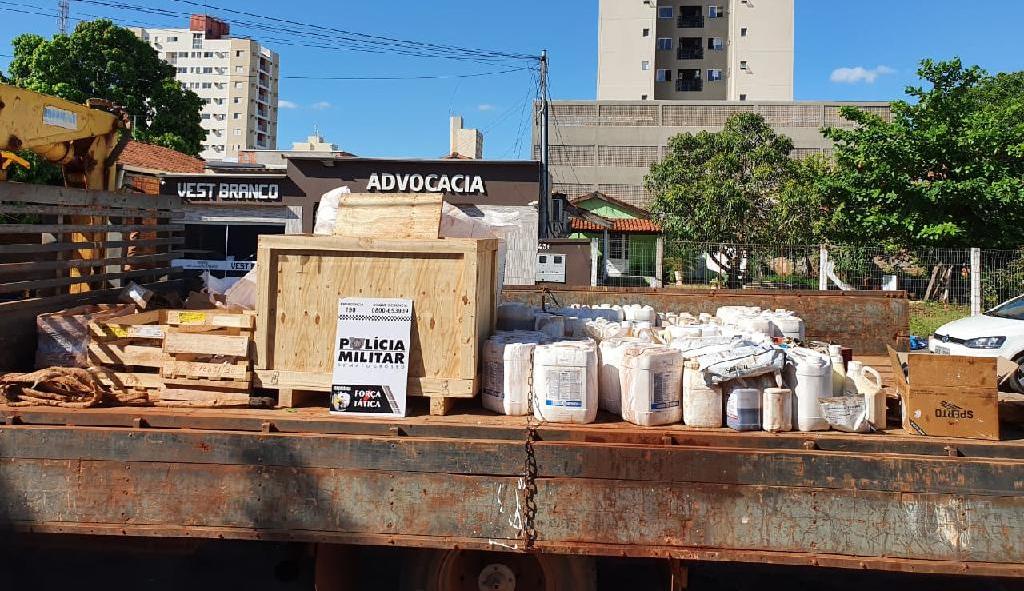 Força Tática prende quadrilha com armas de fogo e recupera defensivos agrícolas em Rondonópolis