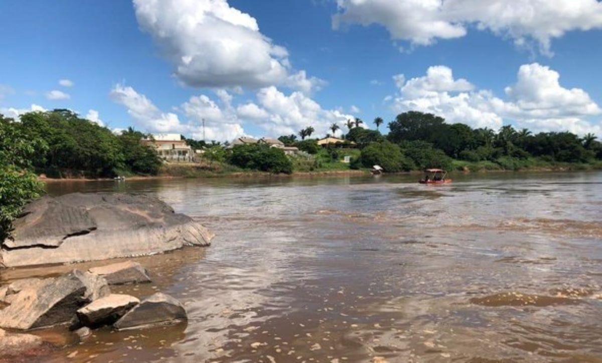Banhista morre afogado ao atravessar rio a nado e corpo é resgatado por bombeiros