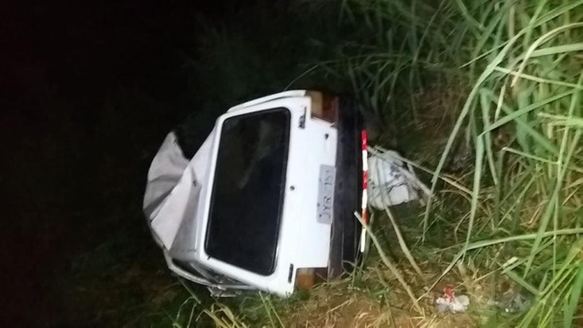 Várzea Grande | Carro e motocicleta caem em barranco após batida e duas pessoas morrem