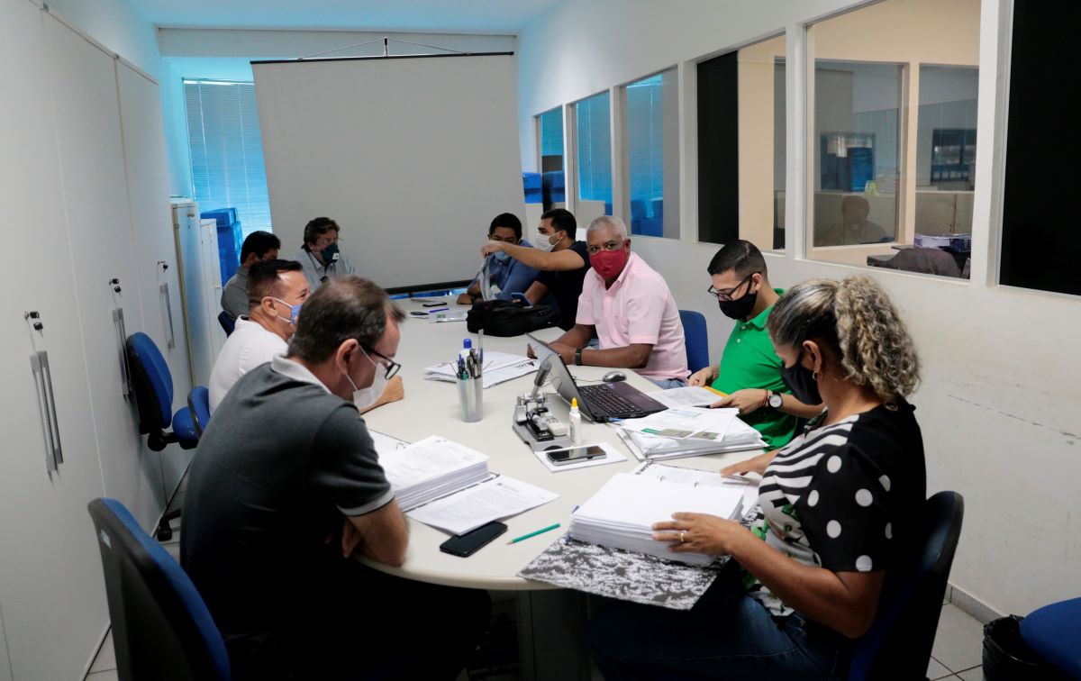 Primeira fase da licitação para execução de asfalto em vários bairros da cidade aconteceu hoje (19)