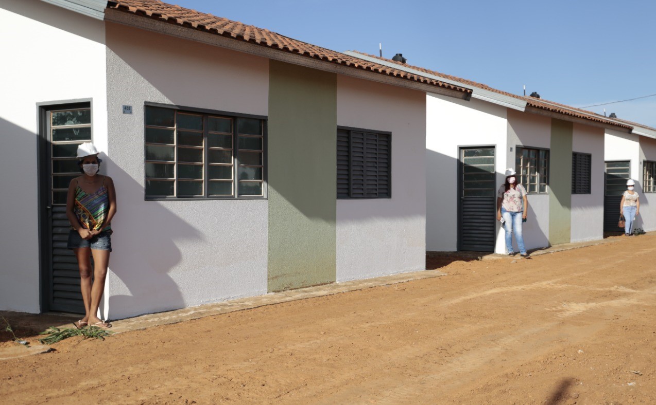 Futuras moradoras do Residencial Dona Neuma fazem vistoria nas casas
