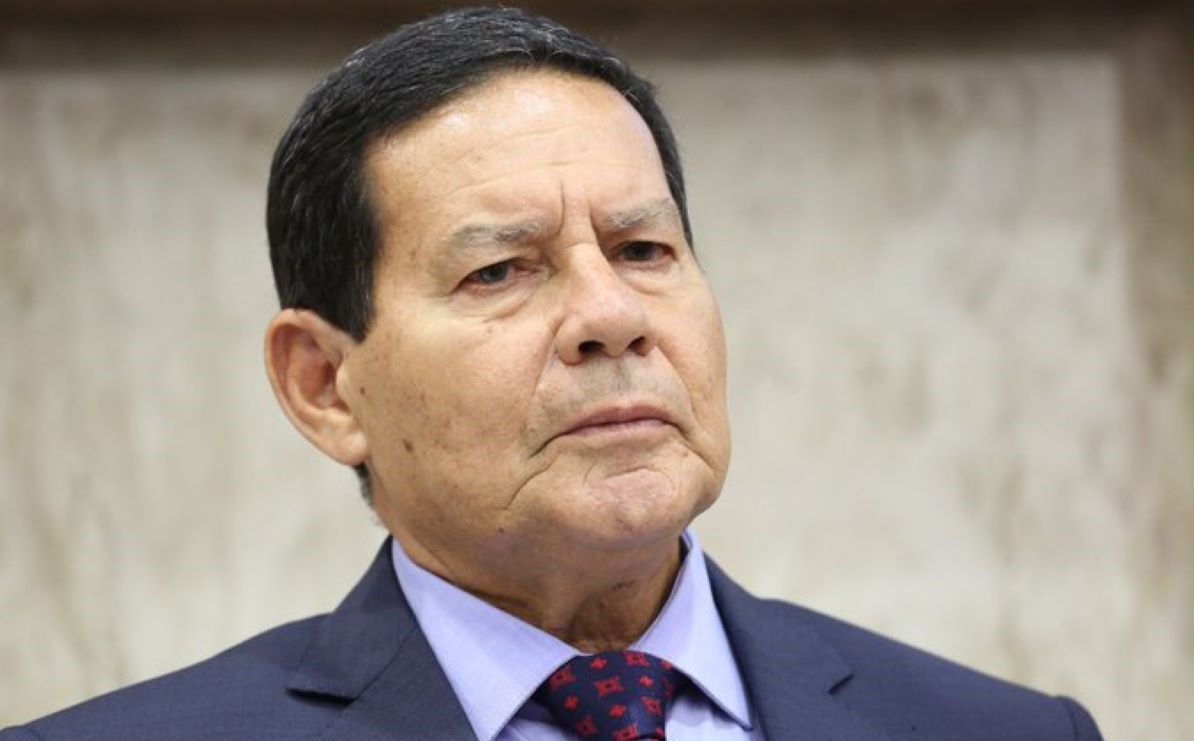 “Bolsonaro tem compromisso com a Constituição”, diz Mourão