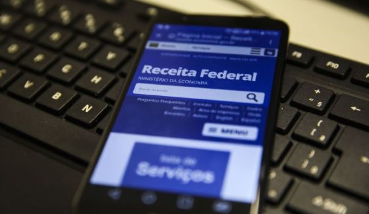 Menos da metade dos contribuintes entregou declaração do IRPF