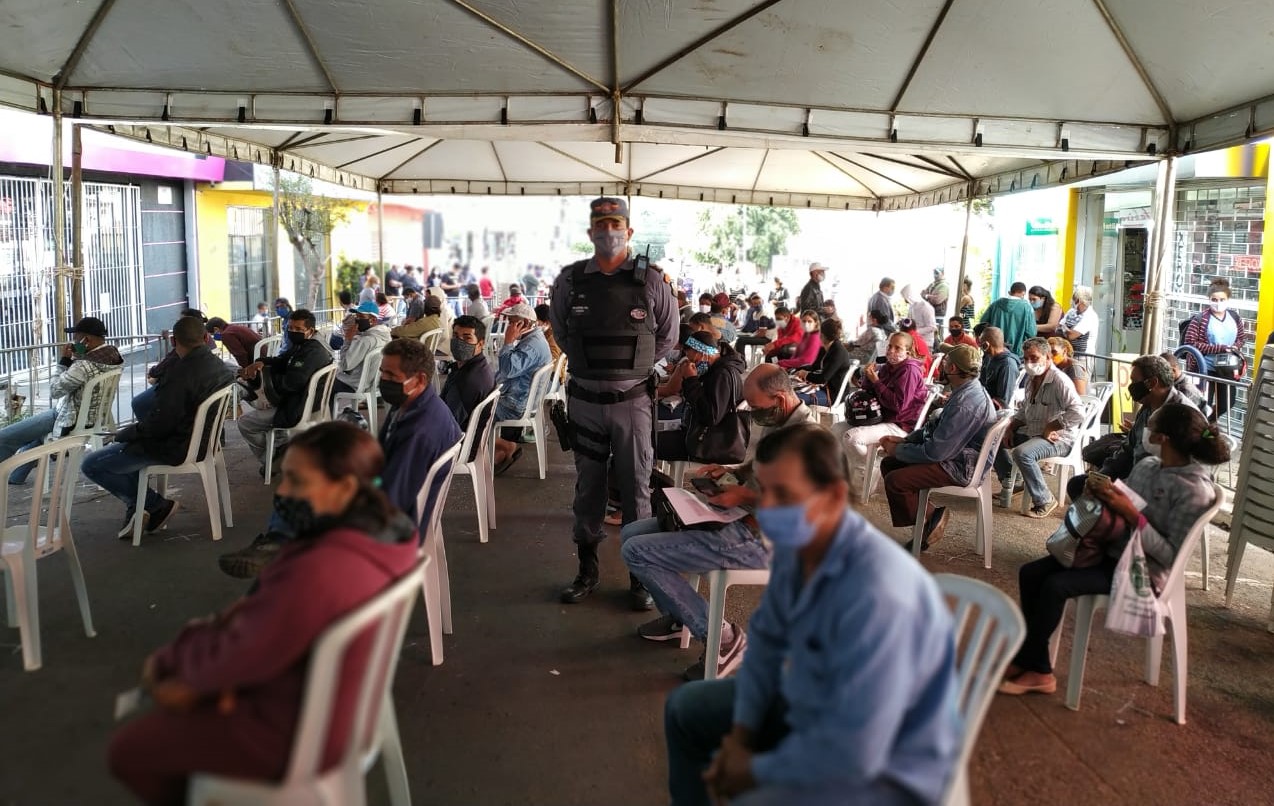 Rondonópolis | Prefeitura fornece estrutura para humanizar atendimento do auxílio emergencial nas agências da Caixa