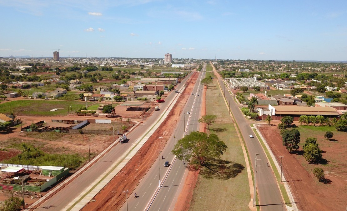 Instalação de calçadas, pistas de caminhadas e ciclovias nas Avenidas Binário Norte e Binário Sul seguem a todo vapor