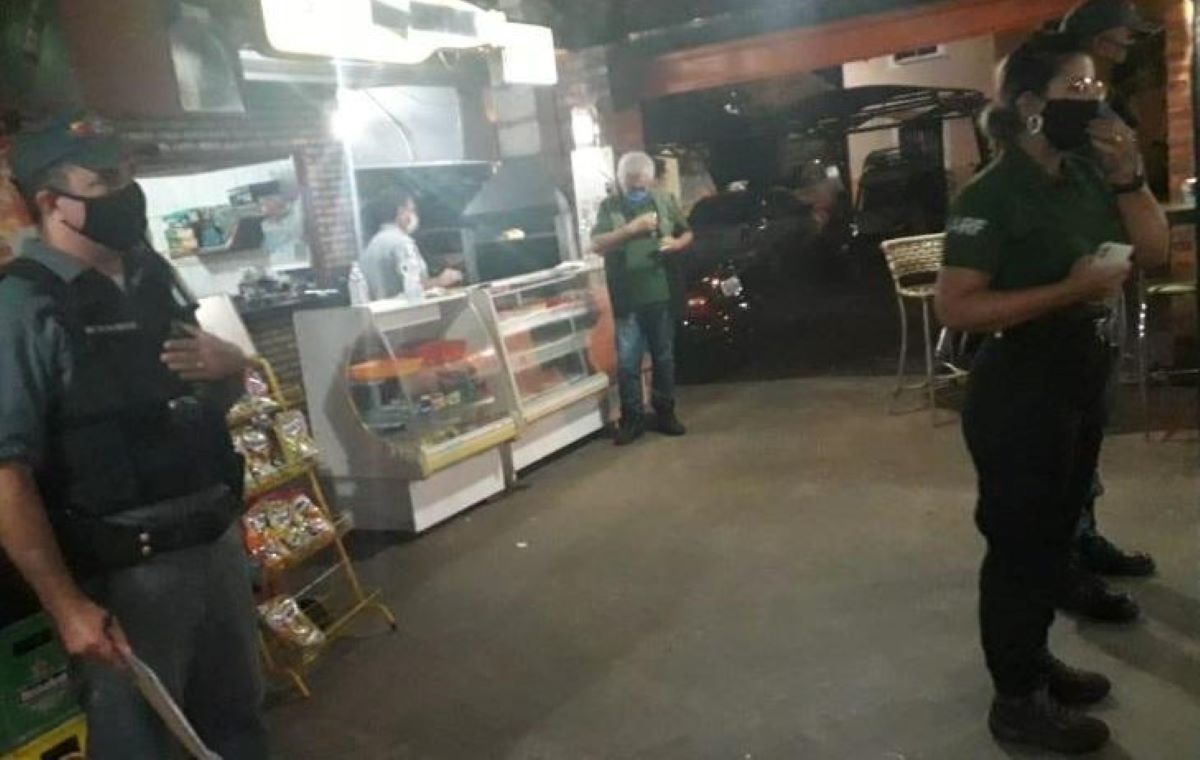 Cuiabá | Estabelecimento comercial é autuado devido à aglomeração e pessoas sem máscara