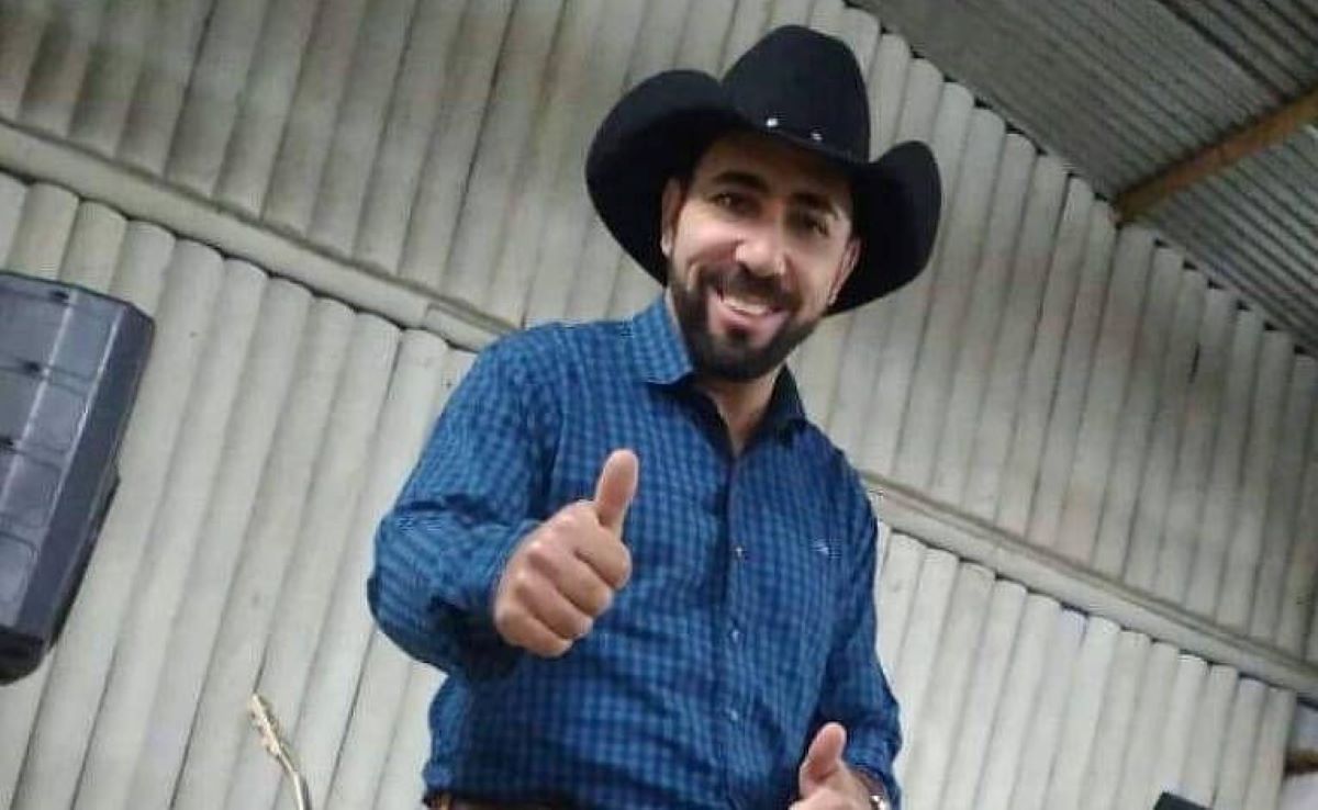 Cantor sertanejo sofre infarto e morre horas após fazer live