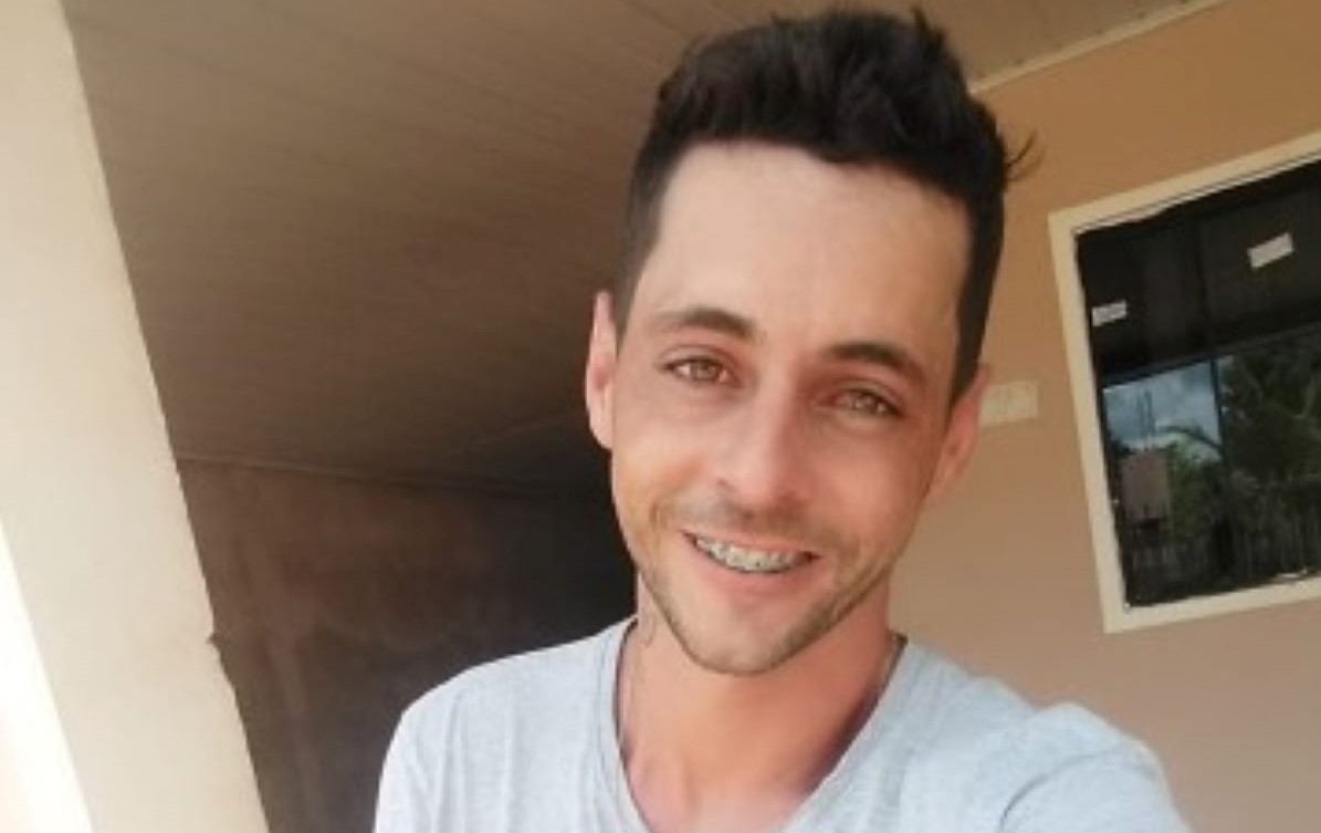 Jovem não aceita fim do relacionamento e mata a facadas o namorado da ex
