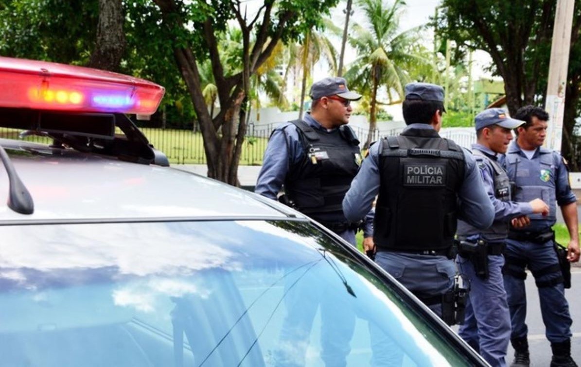 Rondonópolis | Casal bate moto em viatura da polícia enquanto tenta fugir de abordagem