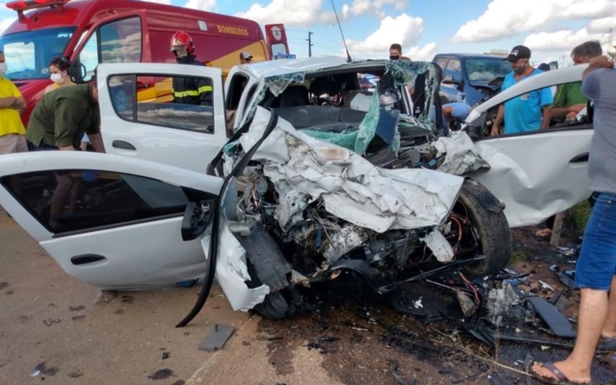 Acidente mata mulher, marido e filhos na rodovia MT-208
