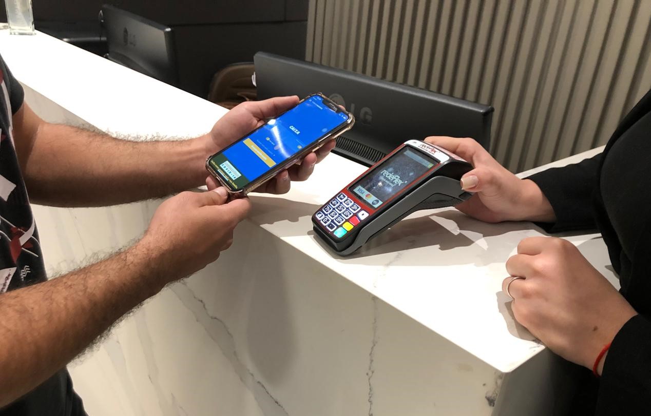 Trabalhadores poderão usar saldo do FGTS para fazer compras no débito