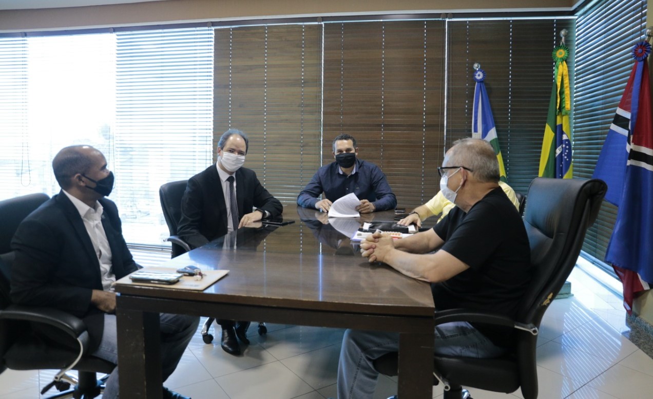 Prefeito assina convênio que subsidiará o transporte coletivo em Rondonópolis