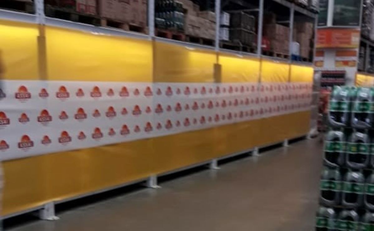 Com a nova mudança no decreto, estabelecimentos comerciais começam a retirada de bebidas alcoólicas