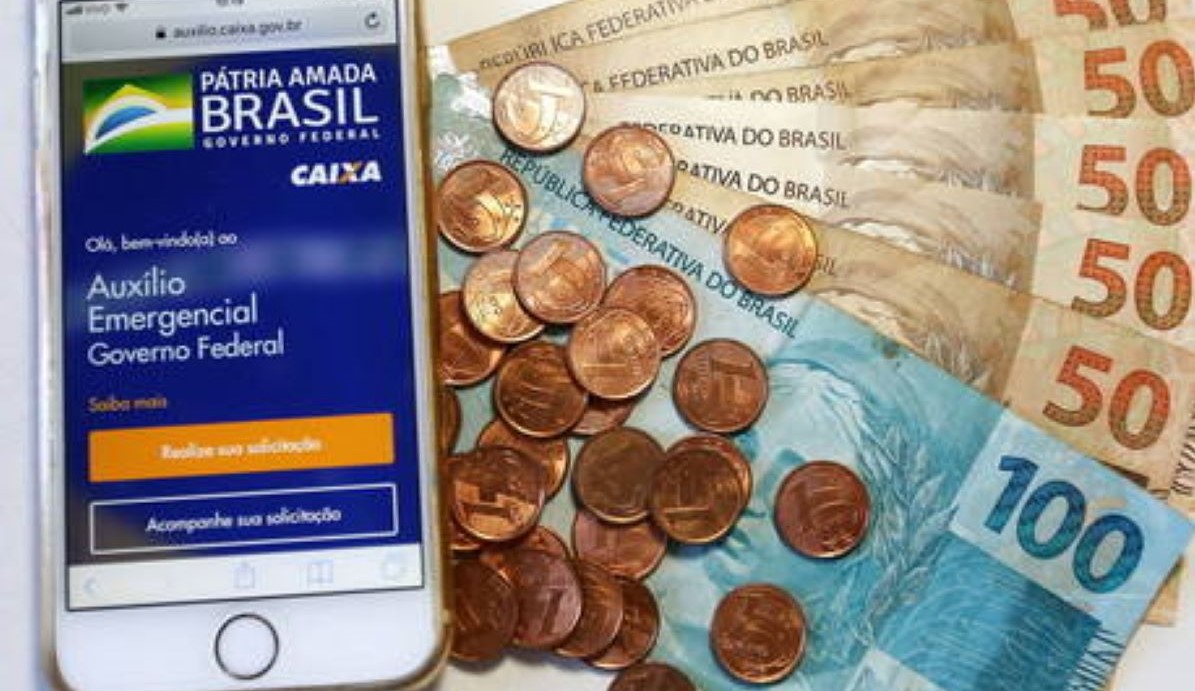 Paulo Guedes dá aval para mais três parcelas do auxílio emergencial