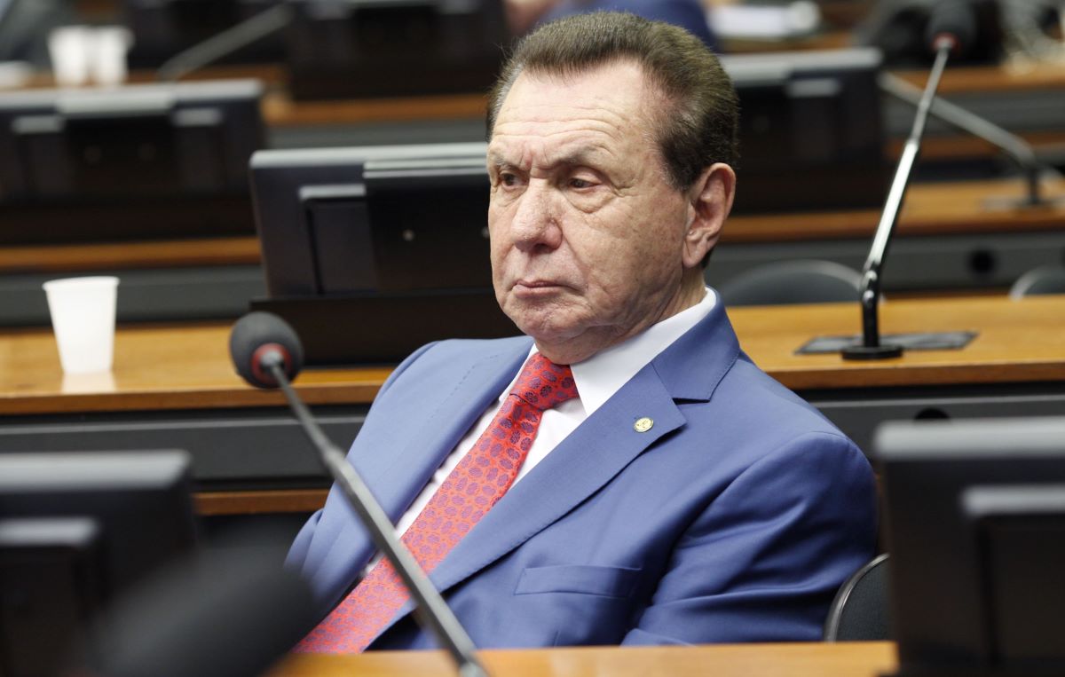 PGE contesta reclamação de Bezerra contra suspensão de pensão vitalícia
