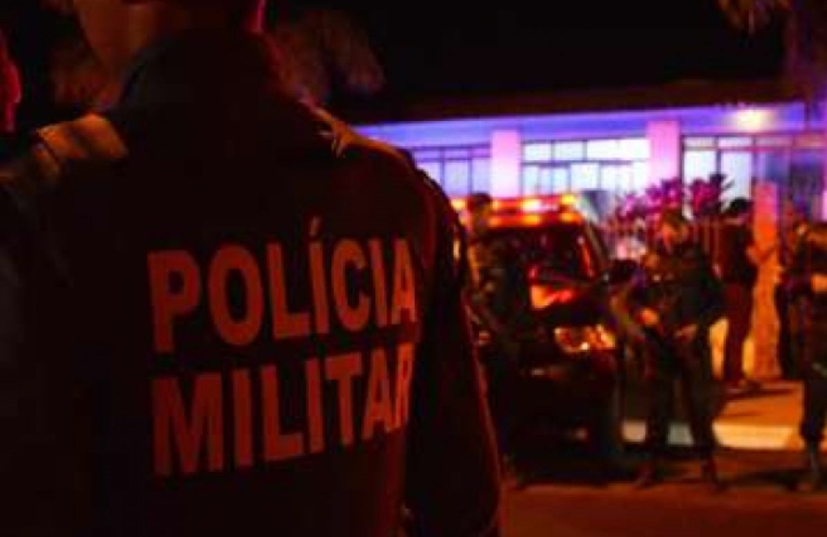 Querência | Mulher tenta matar filho e marido a facadas durante acesso de fúria