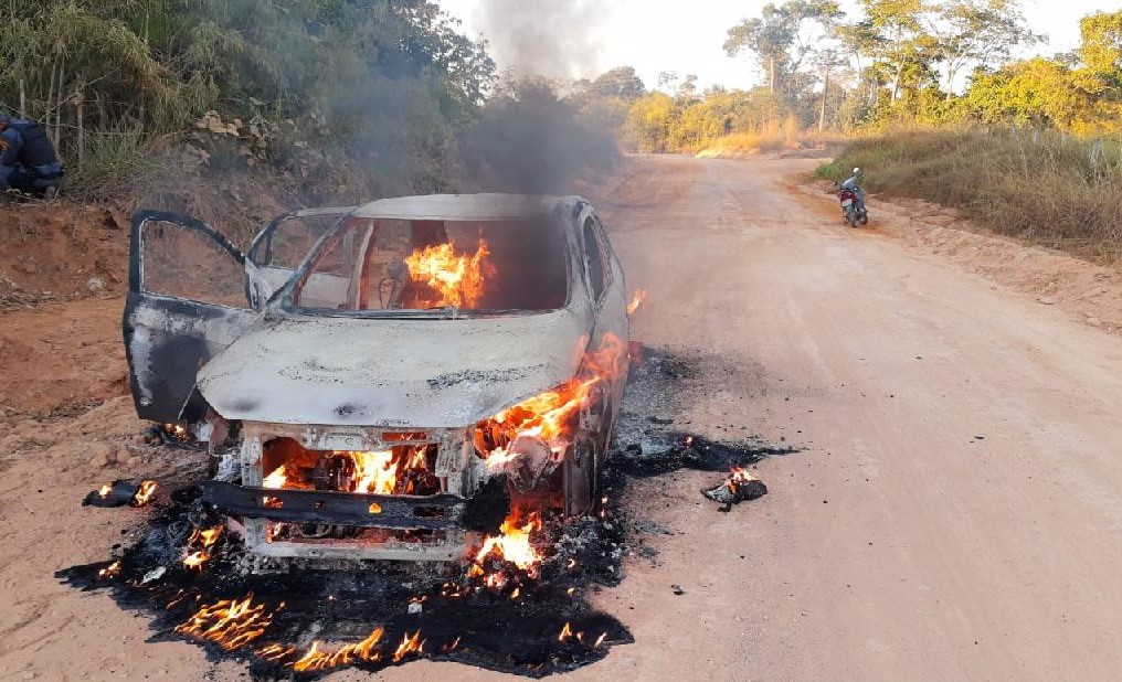 Mato Grosso | PM impede furto a banco e prende suspeito incendiando carro para fugir