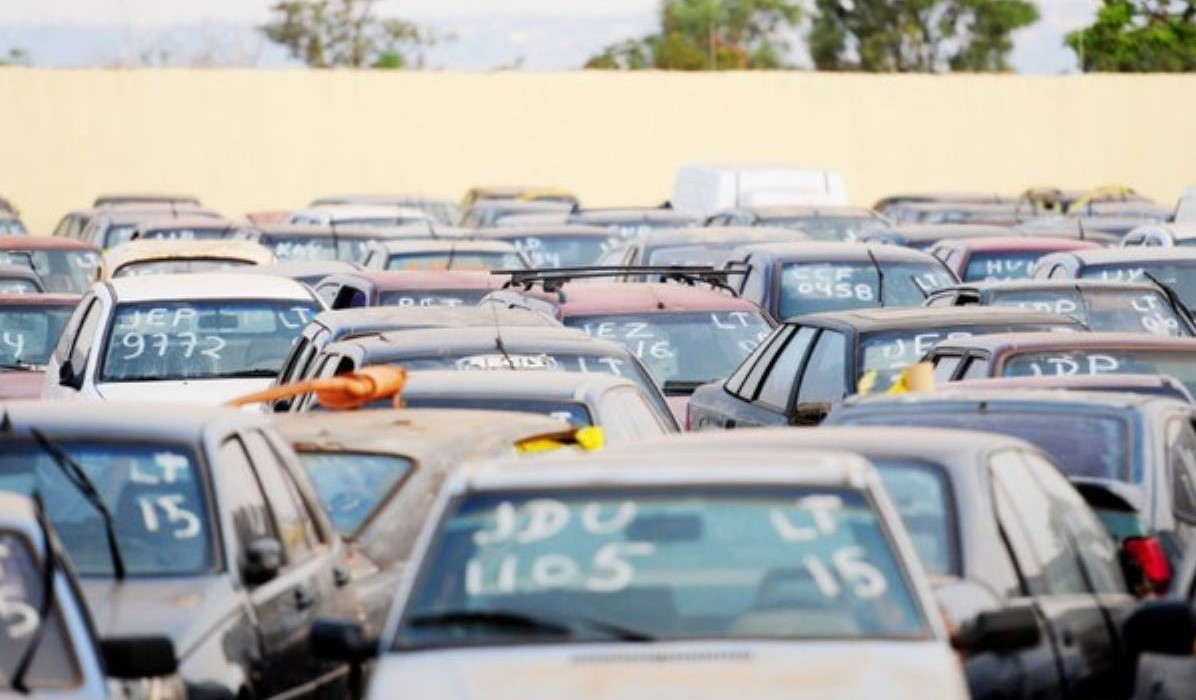 Mais de 300 veículos apreendidos pela Semob em Cuiabá são leiloados