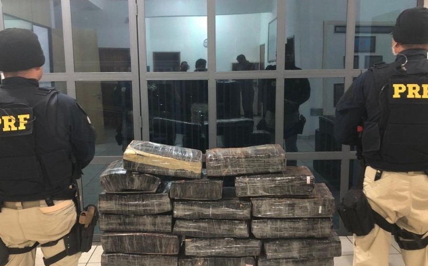 Barra do Garças | Mãe e filha são flagradas com 300 kg de maconha em porta-malas de carro