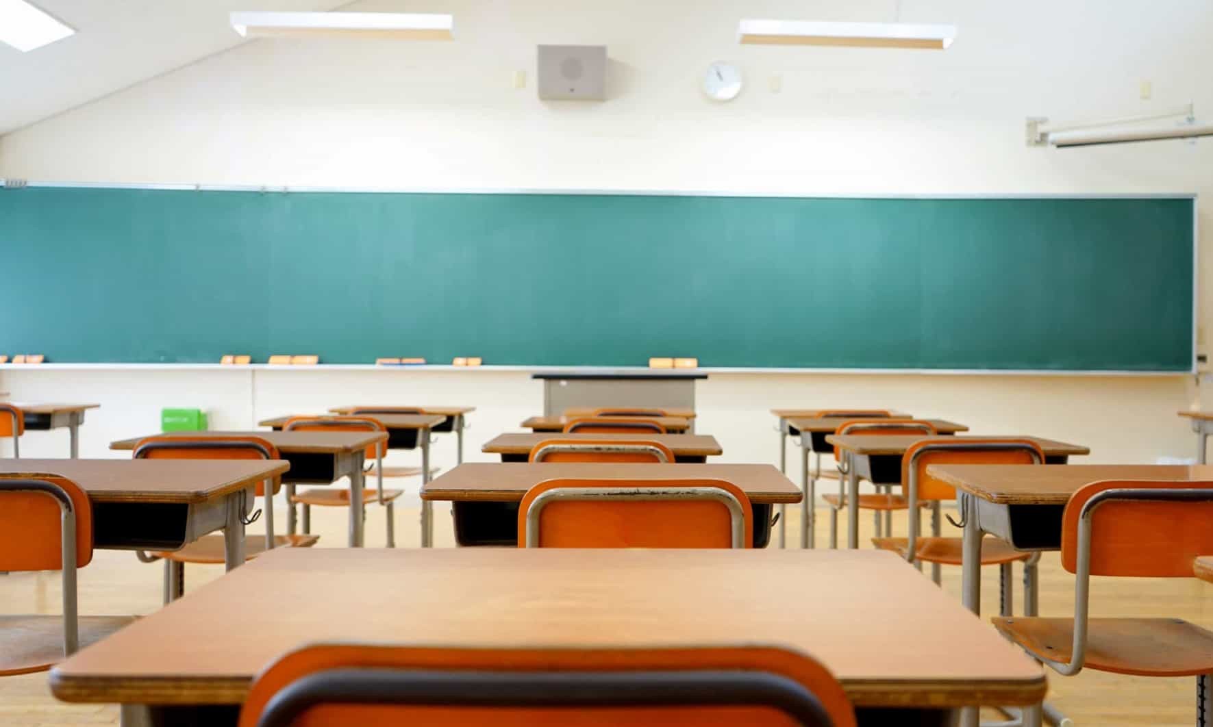 Pais começam a trocar colégios particulares por públicos